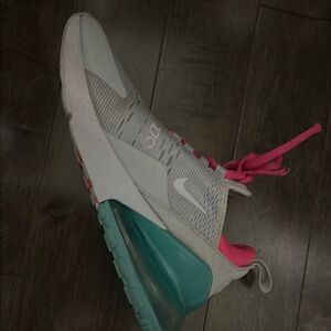 Nike 270 kids youth size 6 Gray and Pink Sneakers Modern Athletic Design